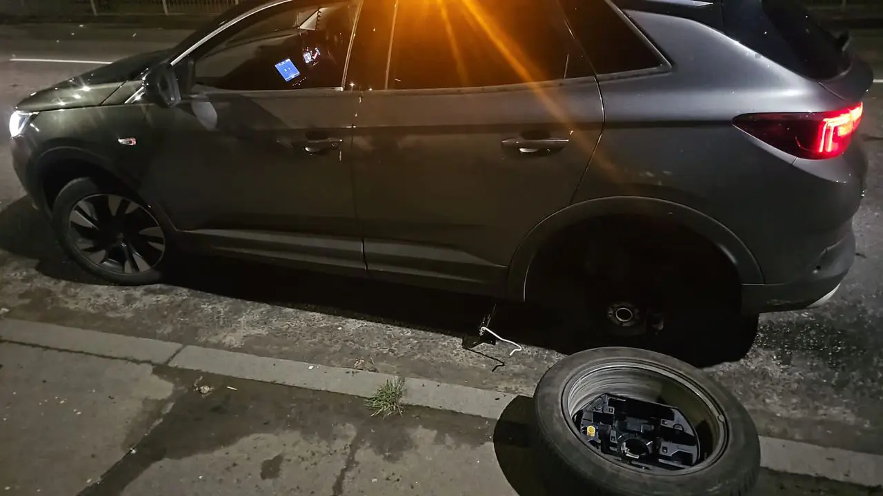 Roadway Assist attending a night emergency roadside call in Liverpool