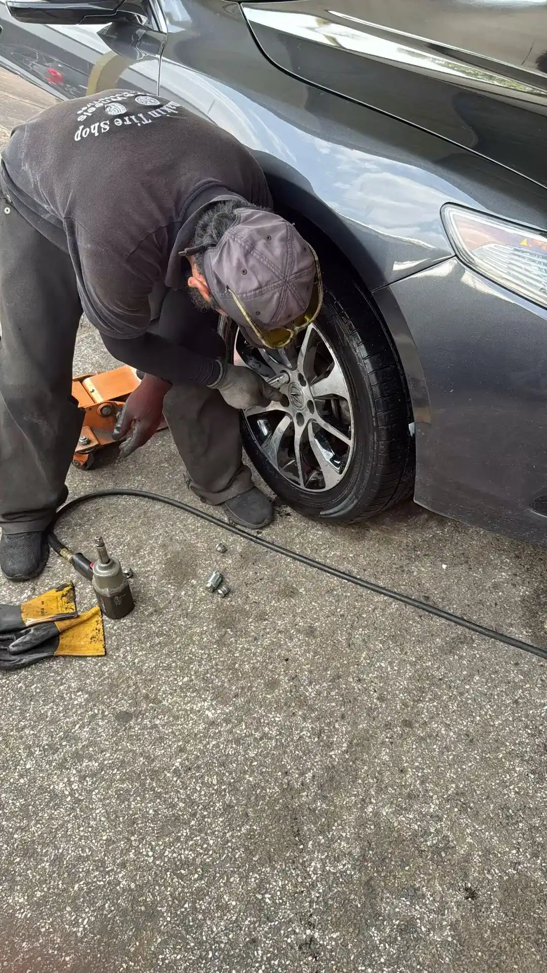 Roadway Assist DVSA-certified technician fitting a tyre